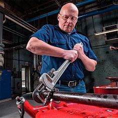 Эксплуатация алюминиевых прямых трубных ключей 48" Ridgid Aluminum Heavy Duty 848 Эксплуатация алюминиевых прямых трубных ключей 48" Ridgid Aluminum Heavy Duty 848